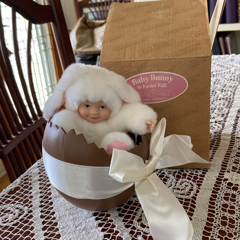 Anne Geddes baby bunny in Easter egg LN